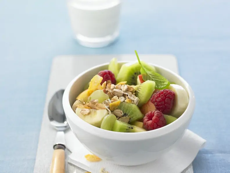 Müsli mit Obstsalat