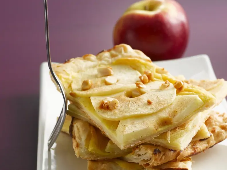 Schneller Apfelkuchen vom Blech mit Quark