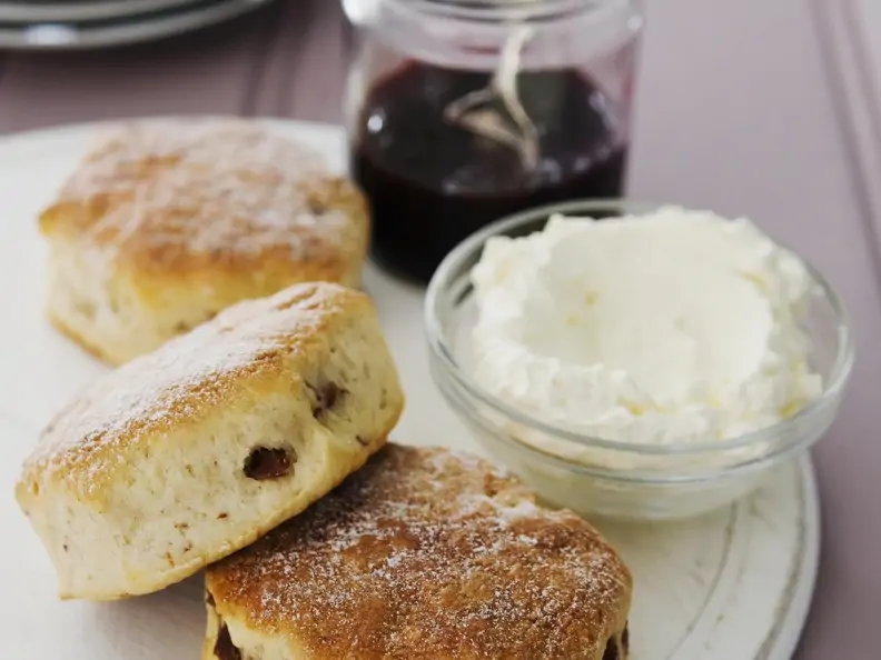 Rosinen-Scones