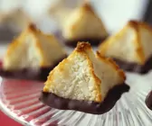 Kokosmakronen mit Schokofüßen