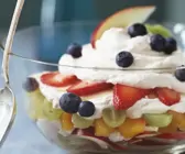 Joghurtcreme mit Obst