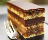 Schoko-Mandel-Schnitte mit Kaffeesirup