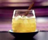 Whisky mit Apfelsaft und Zimt
