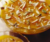 Safran-Mandelpudding mit Pistazien