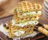 Spinatwaffeln mit Frischkäsefüllung