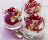 Himbeer-Müsli mit Joghurt