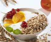 Haferflocken-Müsli mit Früchten