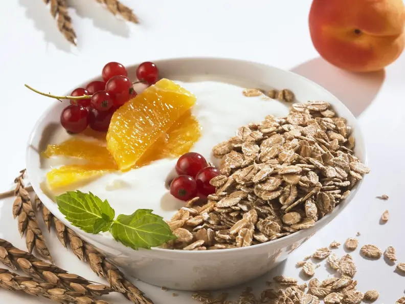 Haferflocken-Müsli mit Früchten