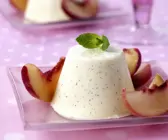 Panna cotta mit Nektarinen