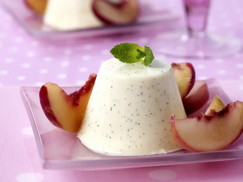 Panna cotta mit Nektarinen