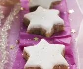 Zimtsterne mit Nüssen