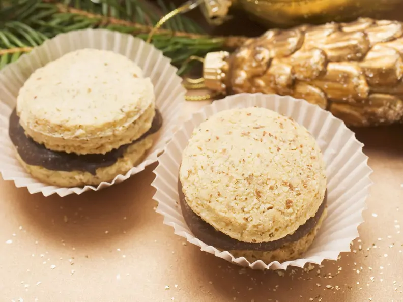 Weihnachtsplätzchen mit Schokoladenfüllung