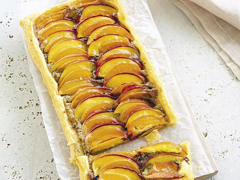 Tarte mit Nektarinen und Aprikosen