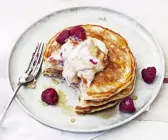 Pancakes mit Ricotta-Himbeeren und Sirup