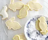 Osterkekse mit Orangen-Zuckerguss