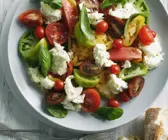 Bunter Tomatensalat mit Mozzarella