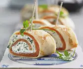 Crêpe-Röllchen mit Lachs und Frischkäse