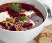 Rote-Bete-Suppe mit Rindfleisch (Borschtsch)