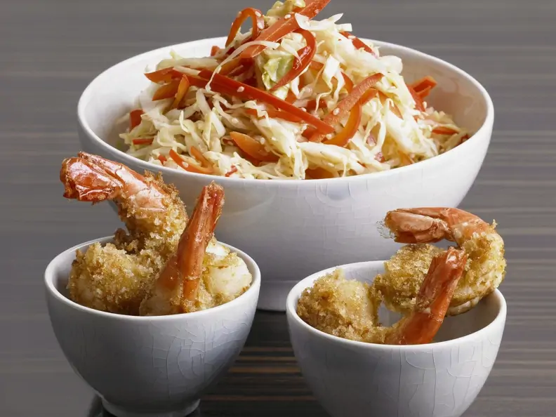 Kohlsalat nach Asia-Art mit frittierten Scampi