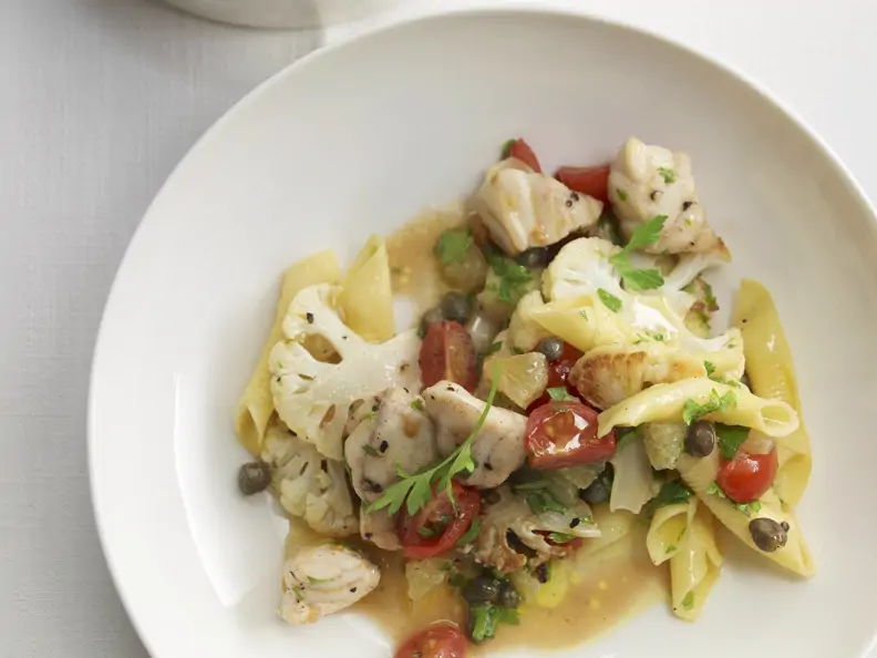 Pasta mit Blumenkohl und Seeteufel