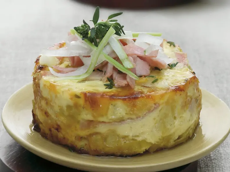 Timbale mit Schinken, Bier und Zwiebeln