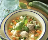Buchstabensuppe mit Gemüse und Klößchen