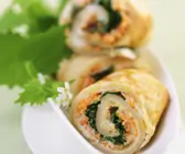 Pfannkuchenröllchen mit Kräuterfüllung