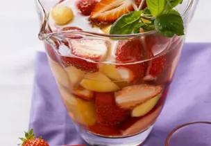 Erdbeer-Melonen-Bowle