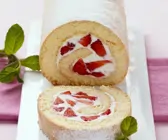 Einfache Erdbeerroulade