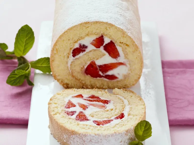 Einfache Erdbeerroulade