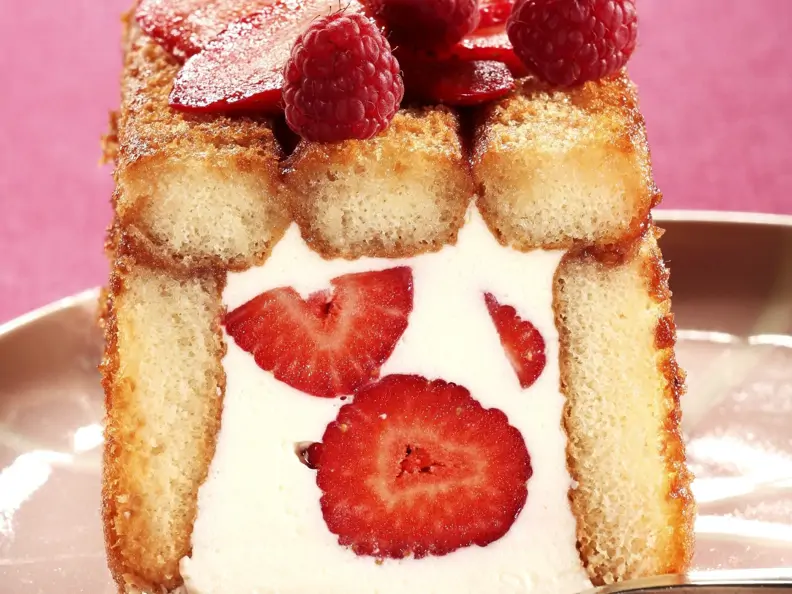 Charlotte mit Erdbeer-Joghurt-Füllung