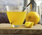 Zitronencocktail mit Rum