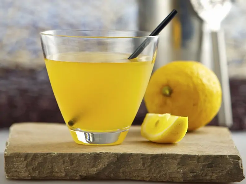 Zitronencocktail mit Rum