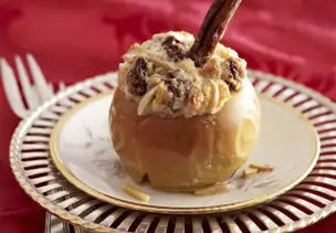 Bratapfel mit Marzipan gefüllt