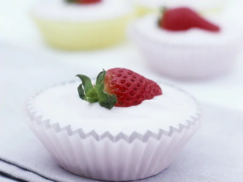 Joghurtcreme mit frischen Erdbeeren