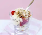 Erdbeer-Baiser-Dessert
