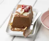 Schokoladenparfait mit Himbeeren