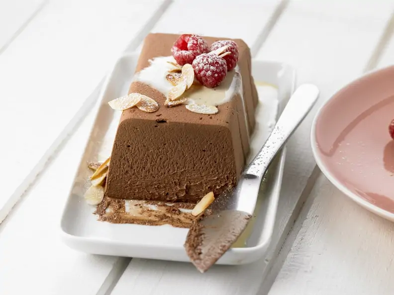 Schokoladenparfait mit Himbeeren
