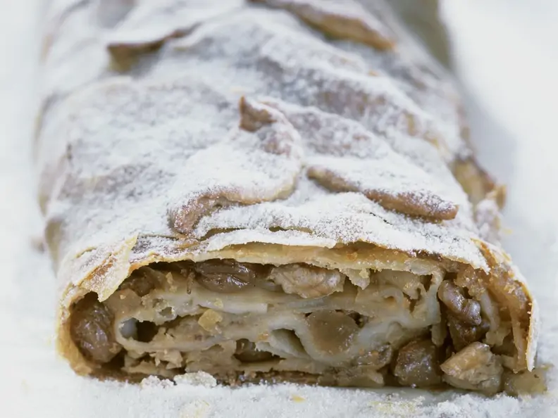 Apfelstrudel mit Walnüssen