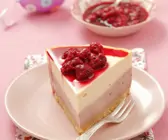 Geschichteter Himbeer-Käsekuchen