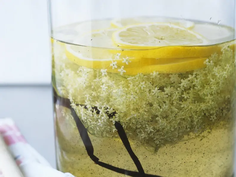 Holunderblütensirup