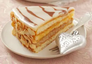 Weihnachtliche Marzipan-Torte