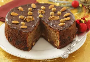 Gewürzkuchen mit Nüssen