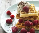 Waffeln mit frischen Himbeeren