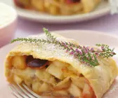 Zwetschgen-Apfel-Strudel