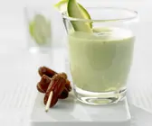 Avocado-Smoothie mit Datteln