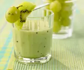 Kiwi-Smoothie mit Trauben