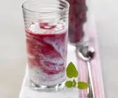Himbeer-Smoothie mit Vanille und Mohn