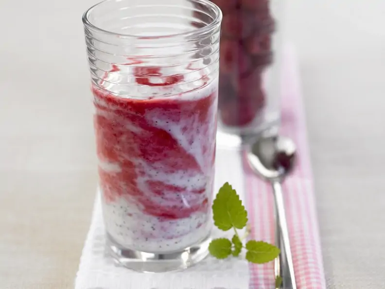 Himbeer-Smoothie mit Vanille und Mohn