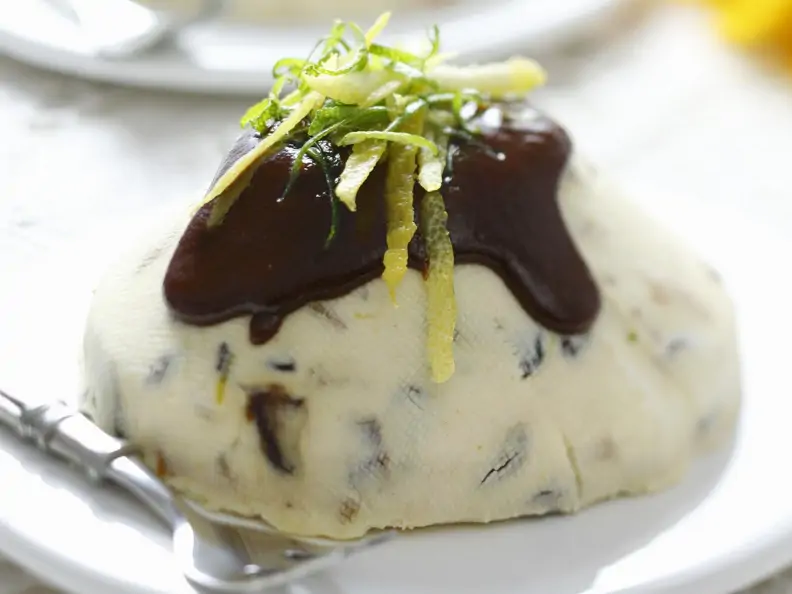 Quarkcreme mit Schokoladensoße (Paskha)